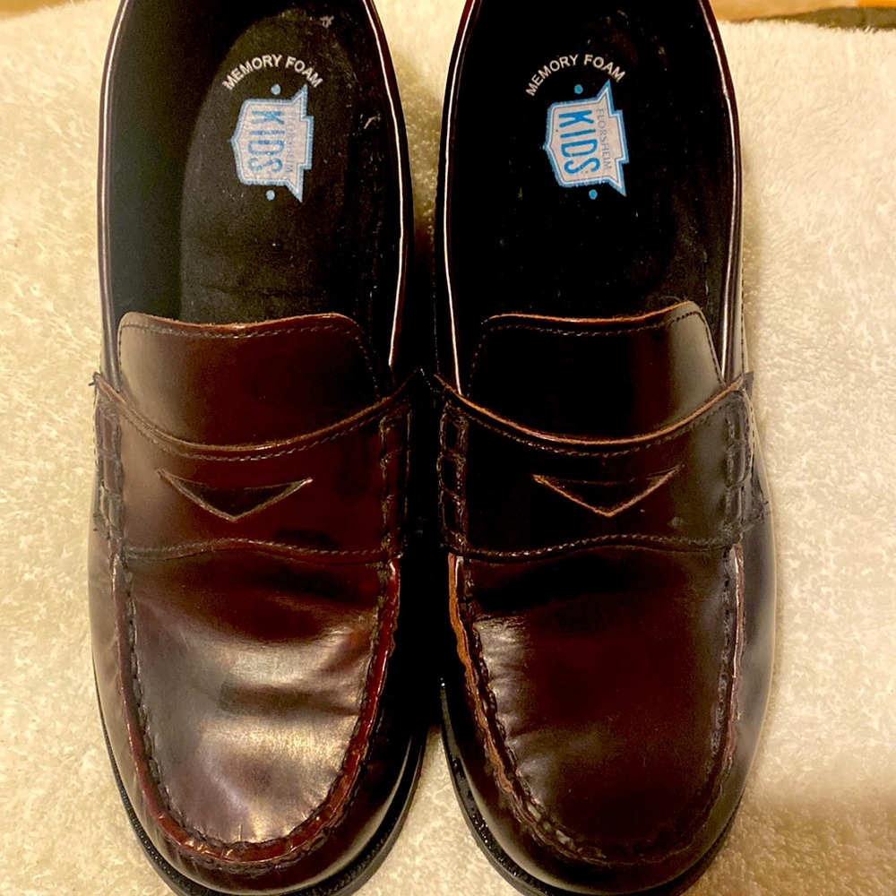 Florsheim Kids Memory Foam Boy size 6 1/2 Medium.
